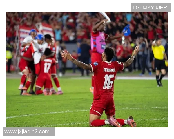 足球巨星赛场热泪瞬间感动无数球迷引发深情共鸣